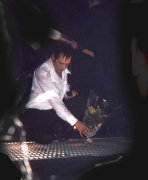 Bauhaus - 2 de Septiembre de 1998 - peter Murphy sobre el escenario